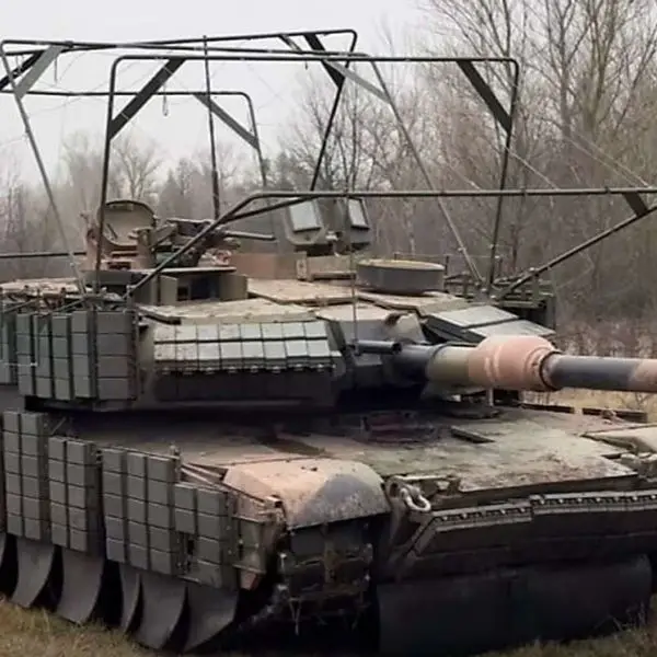 M1A1 Abrams firepower centers on a 120 mm smoothbore cannon with stabilized sights and digital fire control for accurate long-range day-night shots, backed by 7.62 mm and 12.7 mm machine guns for close defense (Picture source: 425th Separate Assault Regiment, Ukrainian Armed Forces).