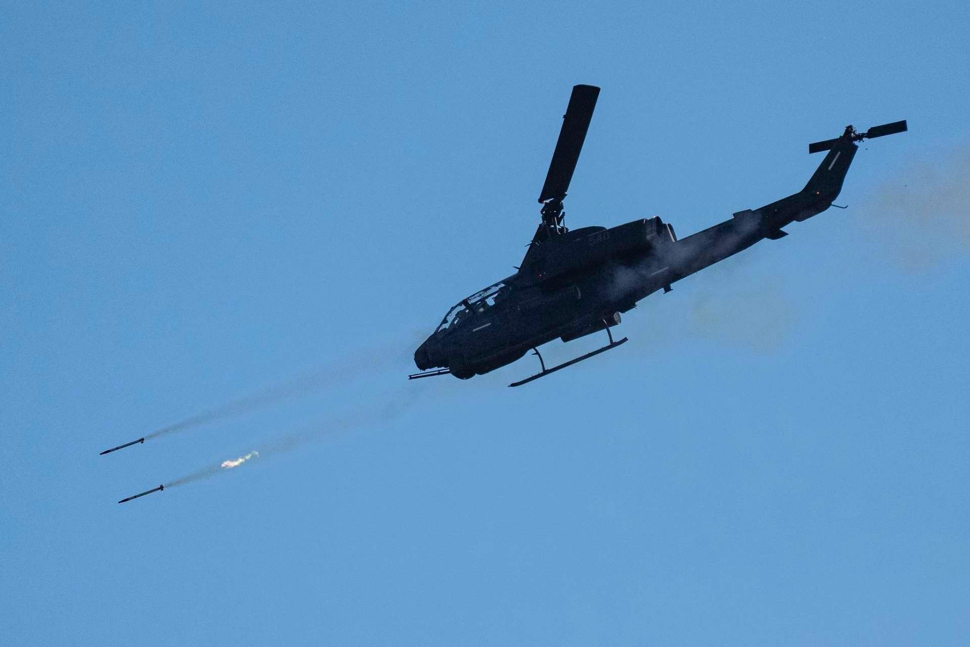 Taiwan has launched live-fire drills with AH-1W Super Cobra helicopters in southern Hengchun to sharpen Army aviation combat readiness and air-ground coordination under rising regional pressure (Picture Source: Taiwan’s Military News Agency)