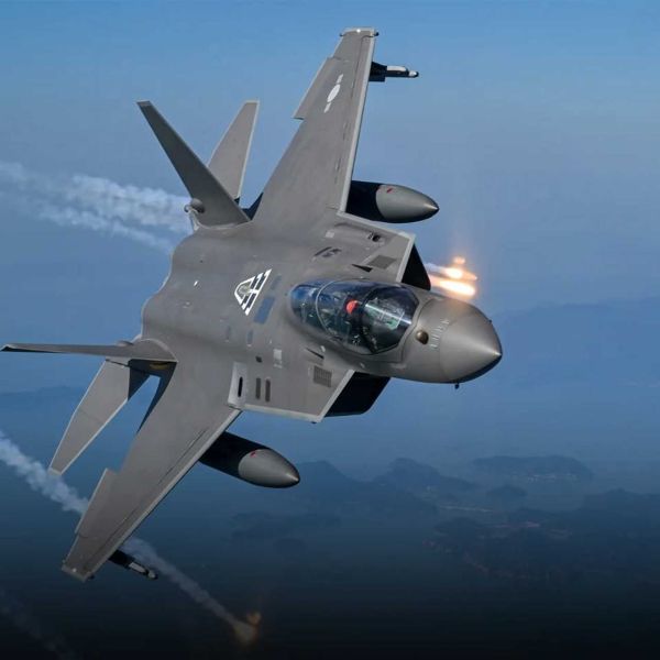 The Multi-Role Combat Aircraft program now envisages two squadrons of next-generation fighters: a Malaysian fighter squadron has traditionally been built around 18 aircraft, meaning that the MRCA could represent 36 new fighter jets in total. (Picture source: ROKAF)