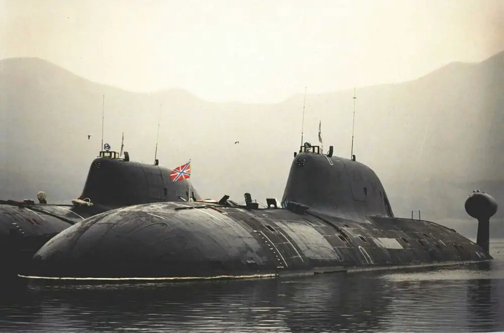 The United Kingdom monitored three Russian submarines, one Akula-class submarine and two GUGI deep-sea units, conducting a prolonged operation near undersea cables and energy pipelines in the North Atlantic. (Picture source: Russian MoD)