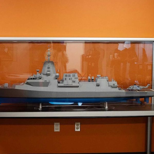 Overall, the changes on the Canadian River-class destroyer include the limitation to 24 vertical launch cells, the removal of a secondary missile system, the replacement of heavier artillery, and a consolidation of sensor and mast structures. (Picture source: Canadian Navy)