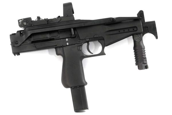 Modernized 9 mm SR.2M submachine gun with folding metal stock and improved lock, firing high-penetration 9x21 mm rounds from 20- or 30-round magazines for compact close-quarters use out to 200 m, optimized for rapid deployment in vehicles, urban fighting, and protective security missions (Picture source: Kalashnikov Group).