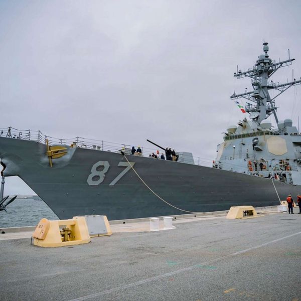 USS Mason (DDG 87) departs Mayport for deployment with the George H. W. Bush Carrier Strike Group, bringing Aegis air and missile defense, anti-submarine warfare, and multi-mission combat capability to U.S. 2nd Fleet operations in the Atlantic and Arctic (Picture source: U.S. DoW).