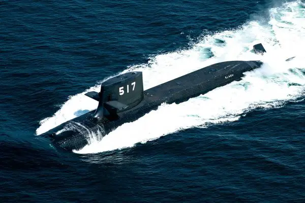 The JS Chogei submarine has a standard displacement of about 3,000 tonnes and measures 84 meters in overall length with a beam of 9.1 meters and a draught of 10.4 meters, placing it slightly above the preceding Soryu-class submarines. (Picture source: MHI)