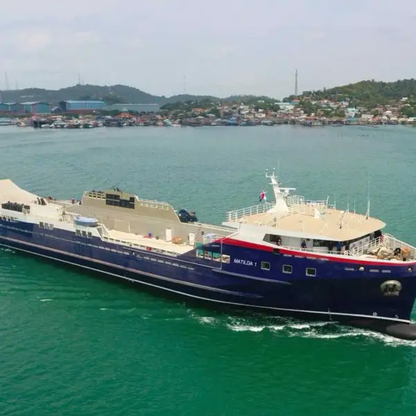 SeaTransport states that its SLV concept, which includes small modifications to its commercial designs, can achieve 90% of the logistic requirements of similarly sized naval vessels at less than a quarter of the capital cost. (Picture source: SeaTransport)