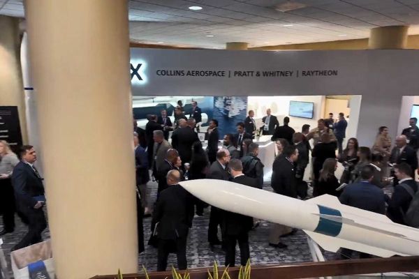 The SM-2 Block IIIC adds the new active radar seeker and control upgrades, while the Block IIICU replaces the SM-2's internal electronics to ensure long-term production and sustainment. (Picture source: X/笑脸男人)