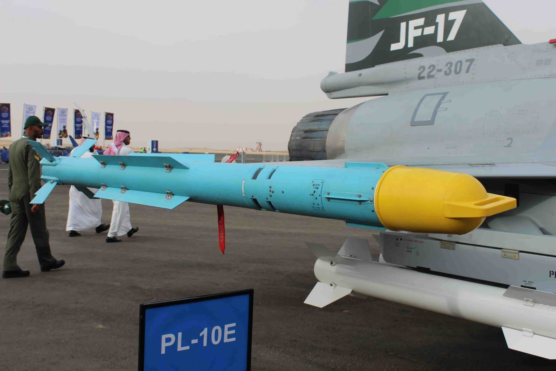 Pakistan presented the JF-17 Block III multirole fighter jet armed with the PL-10E short-range air-to-air missile, pairing its latest fighter configuration with an export variant of China’s fifth-generation within-visual-range missile. (Picture source: Army Recognition)