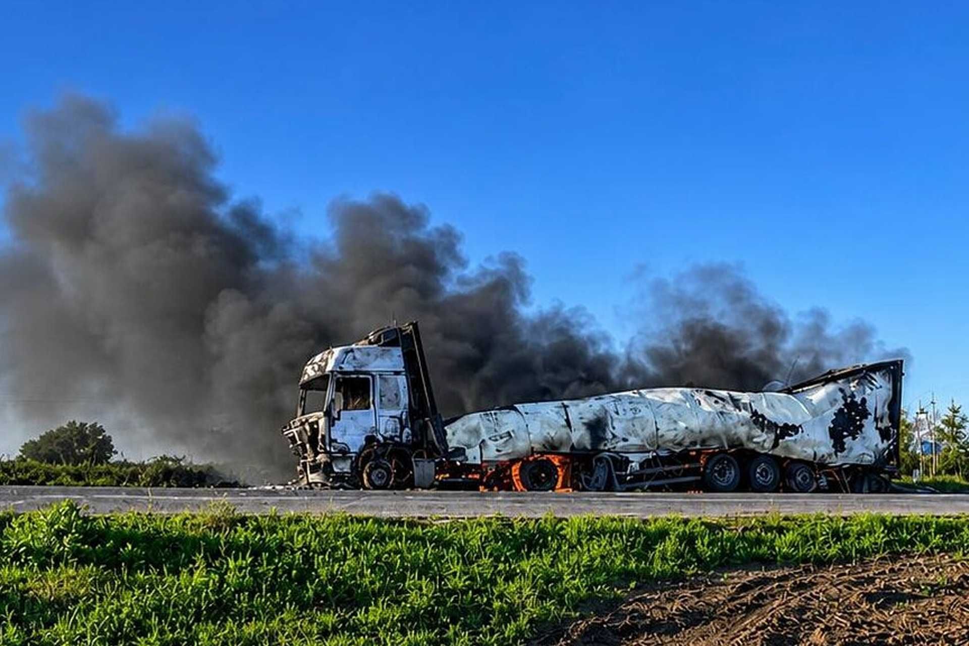 If the quantity of fuel, ammunition, and equipment reaching combat units falls below daily consumption requirements, Russia's offensive operations become increasingly difficult to organize and sustain around Crimea. (Picture source: Telegram)