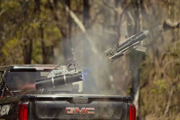 Aeon’s Zeus shoulder-fired missile completes a successful live-fire test in Texas, highlighting a lighter, lower-cost precision weapon designed to complement the Javelin for infantry, vehicles, and unmanned platforms (Picture source: Aeon).