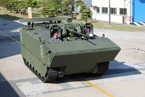 The newly revealed KAAV-II prototype introduces a high-speed planing hull design and a 40mm CTA unmanned turret to significantly improve the speed, firepower, and armor protection of South Korea's marine forces. (Picture source: Yoo Yong-won via X/@mason_8718)