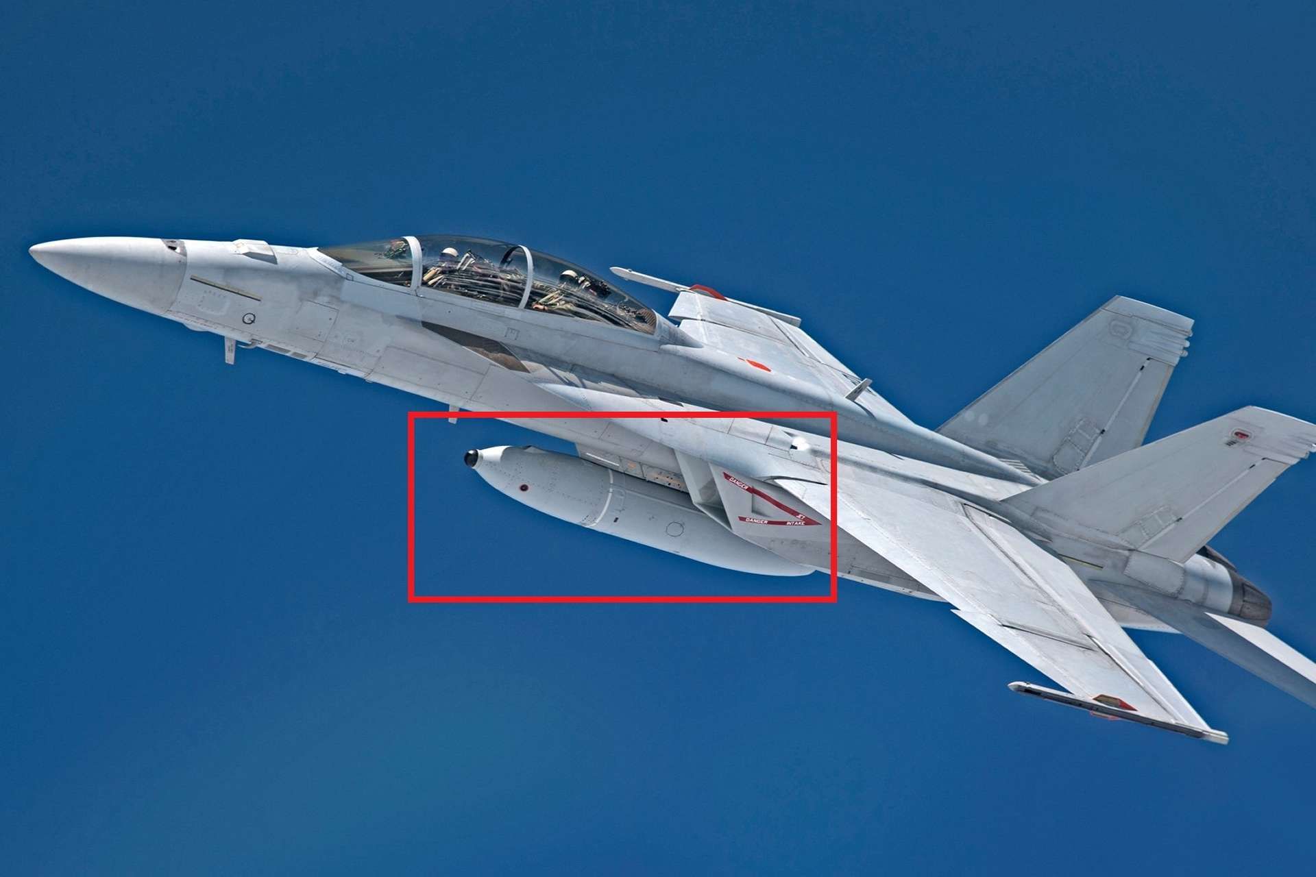 A U.S. Navy F/A-18 Super Hornet is fitted with Lockheed Martin’s IRST21 Block II on its centerline fuel tank. The system enables long-range passive detection and tracking, enhancing the aircraft’s effectiveness in radar-denied or contested environments (Picture Source: Lockheed Martin)