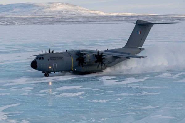 A French Air and Space Force A400M Atlas lands on Arctic sea ice in northern Greenland during Tunupex and Uppick 2026, demonstrating new tactical airlift capability in extreme polar conditions.