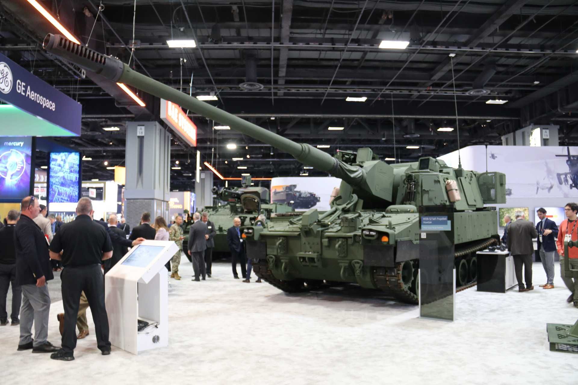 BAE Systems showcases the M109A7 52-caliber self-propelled howitzer, featuring the 155mm 52-caliber Rheinmetall gun integrated on the M109A7 chassis, during the AUSA 2025 exhibition in Washington, D.C., marking a key step in U.S. Army artillery modernization.