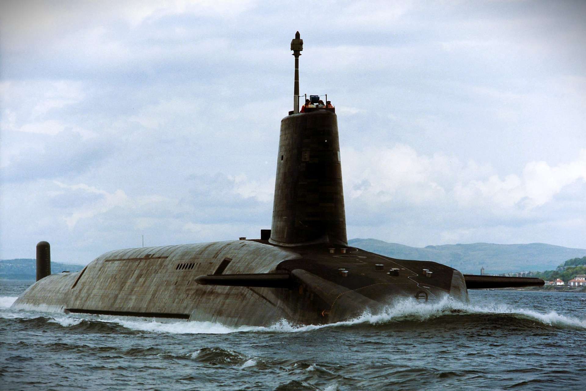 A Royal Navy Vanguard-class submarine was filmed departing Faslane, offering a rare public glimpse of the UK’s continuously deployed nuclear deterrent at sea (Picture Source UK MoD)