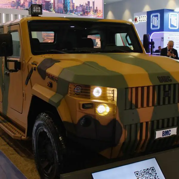 Displayed inside the SAHA Expo exhibition halls, the PAMİR 4x4 positions itself between light tactical patrol vehicles and heavier armored systems intended for mechanized combat operations. (Picture source: Army Recognition)