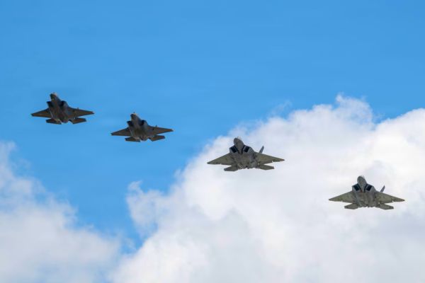 U.S. F-22 Raptors trained with Finnish F-35 fighters at Ebbing ANGB, strengthening NATO fifth-generation interoperability and Finland’s transition to allied air dominance operations (Picture Source: U.S. National Guard)