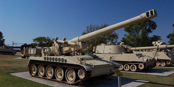 M110A2 203mm tracked Self-Propelled Howitzer United States