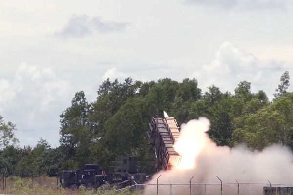 U.S. Army soldiers assigned to 1st Battalion, 1st Air Defense Artillery Regiment conduct a live-fire exercise with the Patriot PAC-3 air and missile defense system, validating ballistic missile interception capabilities and reinforcing air defense readiness in the Indo-Pacific. (Photo courtesy of U.S. Department of War).