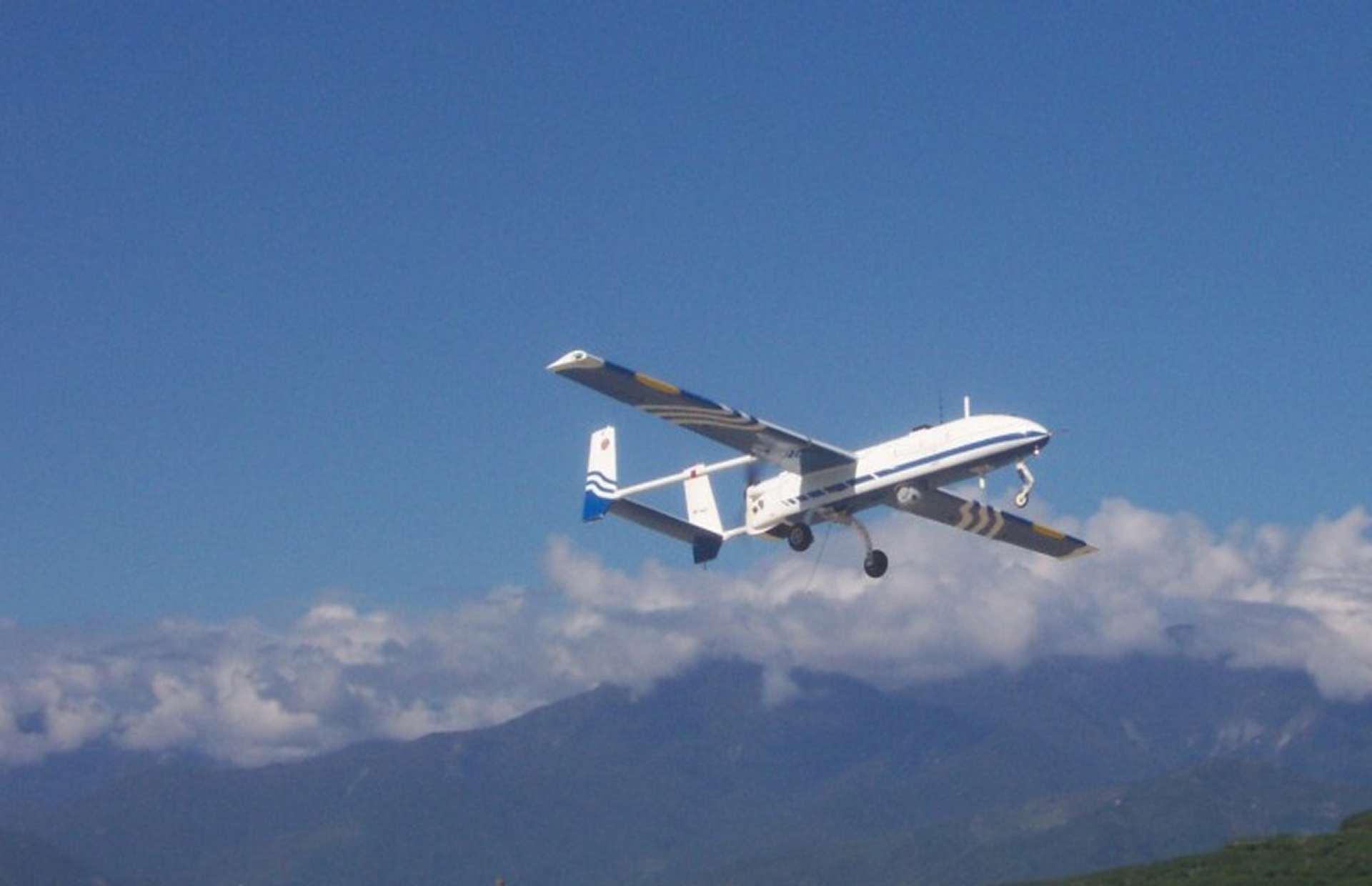 Taiwan expands indigenous drone production under a NT$44.2 billion plan, highlighting the Teng Yun 2, Chien Hsiang, and Albatross II UAVs as key assets to strengthen surveillance, strike, and defense capabilities while reducing dependence on Chinese components amid growing PLA pressure (Picture source: NCSIST).