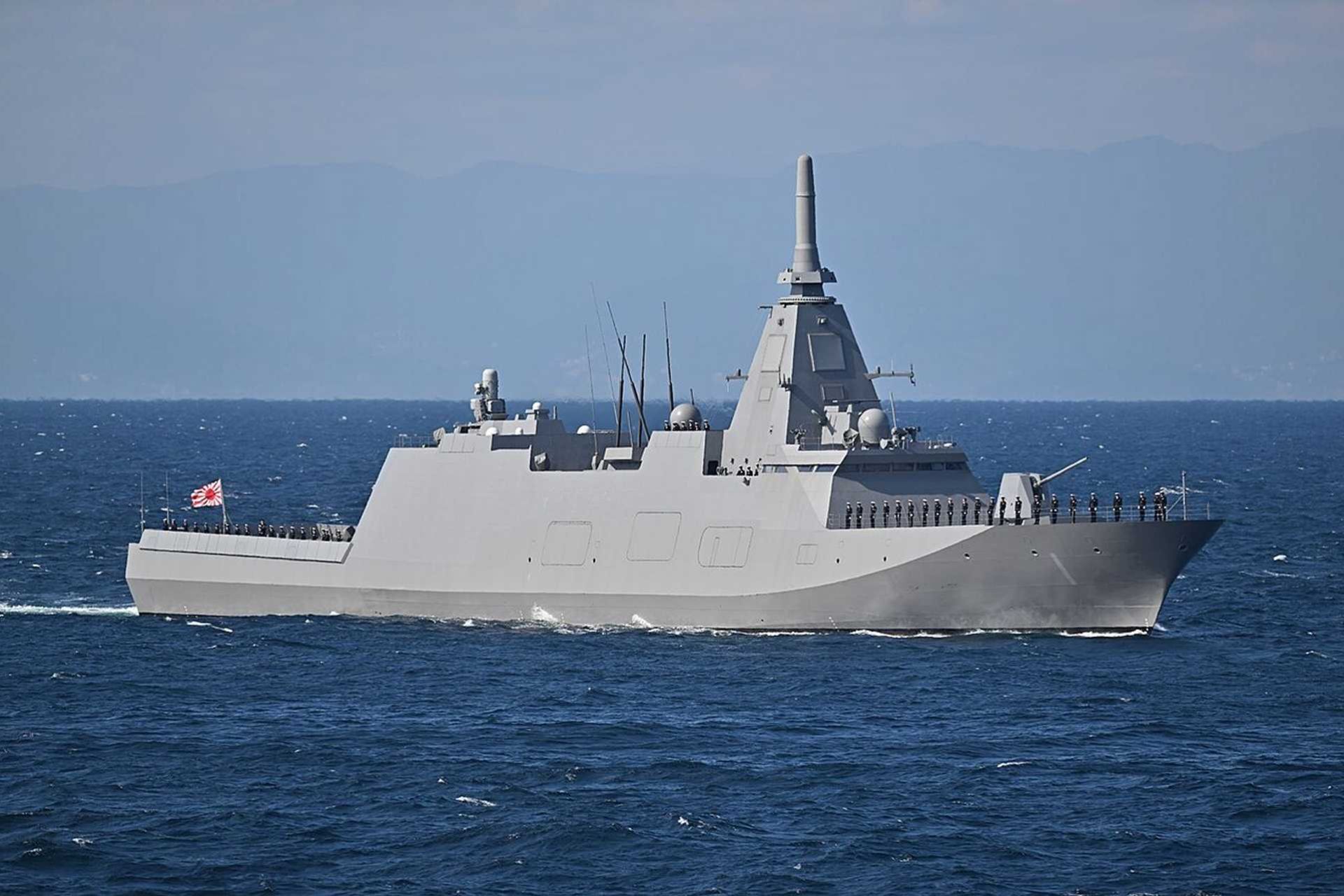  Mogami-class (30FFM) multi-mission frigate built by Mitsubishi Heavy Industries, positioned as Japan’s flagship export warship following the 2026 defense export reform, offering advanced automation, modular combat systems, and high interoperability for allied naval forces.