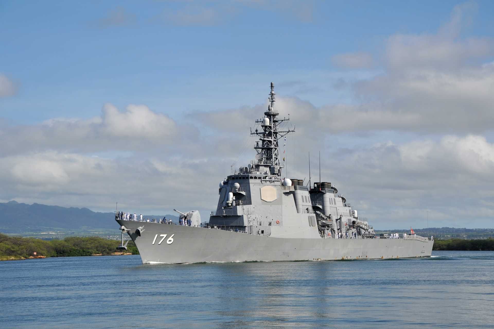 Japan Maritime Self-Defense Force guided-missile destroyer JS Chokai (DDG 176) prepares to conduct its first live-fire test of U.S.-made Tomahawk cruise missiles, marking a major step in Japan’s development of long-range precision strike and counterstrike capabilities.