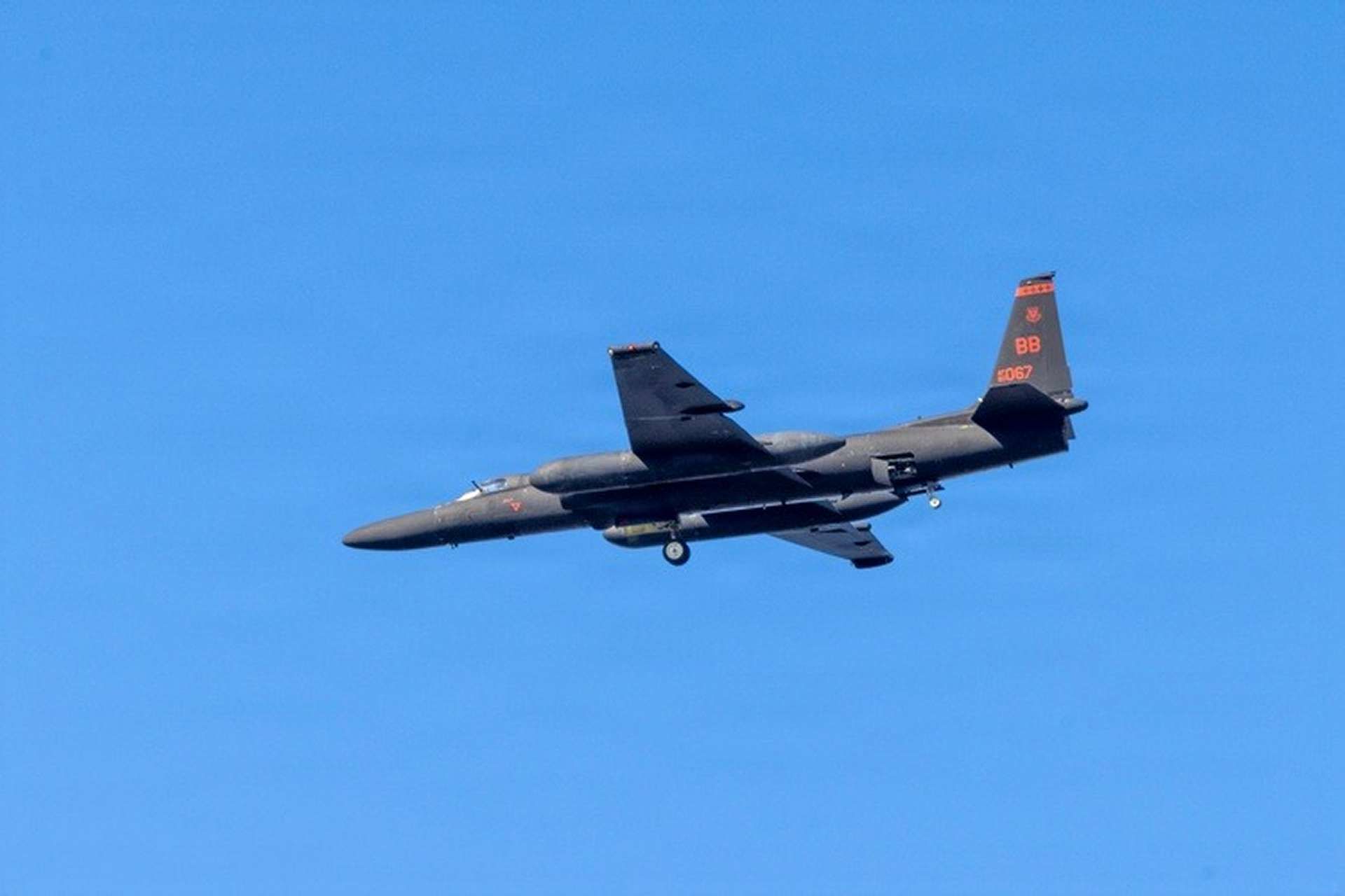 A U.S. Air Force U-2 Dragon Lady conducts high-altitude ISR above 70,000 feet, combining long endurance with modular EO/IR, SAR, and SIGINT payloads to deliver near-real-time intelligence to joint commanders and ground forces (Picture source: U.S. DoW).