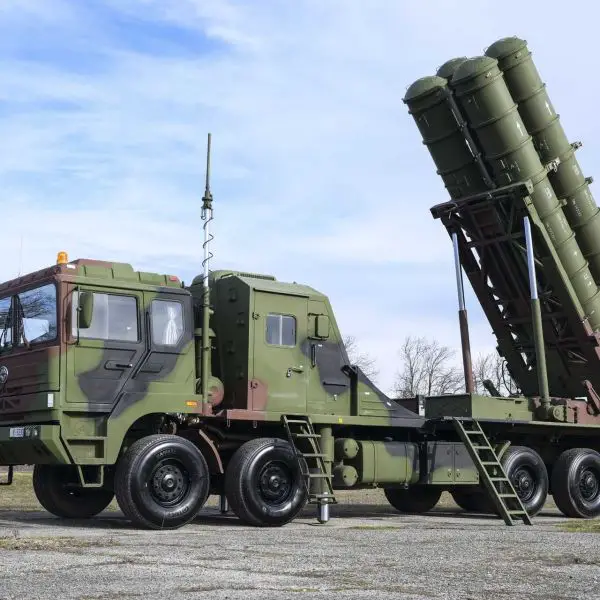 Serbia’s existing inventory includes two Chinese air defence systems: four batteries of HQ-22/FK-3 medium-range surface-to-air missiles acquired between 2020 and 2022, and two batteries of HQ-17AE short-range systems. (Picture source: Serbian MoD)