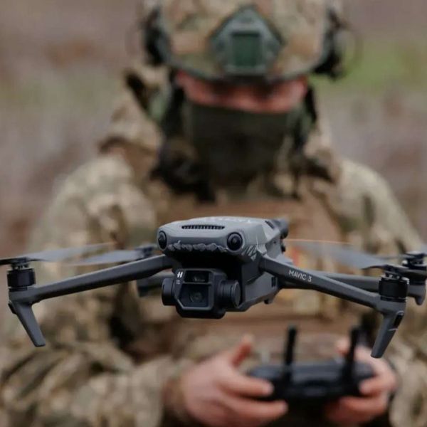 DJI Mavic 3 Enterprise is a compact quadcopter with a 45-minute flight time, 15-kilometer control range, 56× hybrid zoom, and an integrated thermal camera, long regarded as the global standard for frontline reconnaissance before Ukraine’s shift to homegrown, EW-resistant designs (Picture source: Ukrainian MoD).
