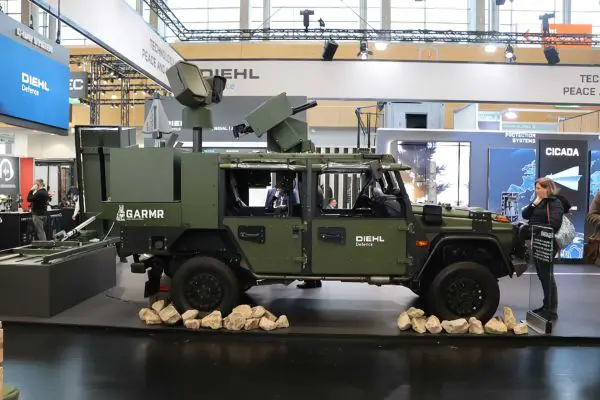 The Garmr, an AI-supported mobile counter-UAV system, combines 7.62 mm and 12.7 mm machine guns with Cicada and Hornet Block 2 interceptor drones for a layered short- and medium-range air defense beyond 70 km. (Picture source: Army Recognition)