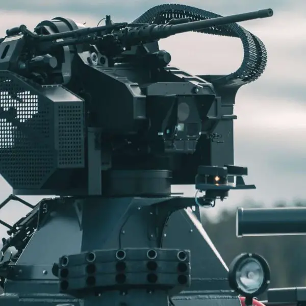 Saab Trackfire ARES delivers stabilized 30 mm firepower with advanced electro-optical sensors and proximity-fuzed ammunition, giving Swedish Army and amphibious units protected, mobile capability to defeat drones, small boats, and ground targets day and night from combat boats and vehicles in Sweden’s littoral and base-defense environment (Picture source: Saab).