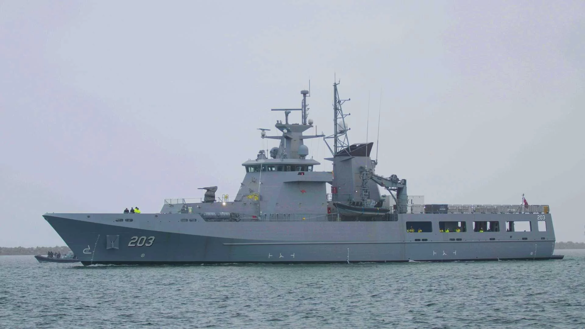 Australia_to_reinforce_maritime_surveillance_operations_with_new_HMAS_Arafura_offshore_patrol_vessel_925_001-82d31f45.webp