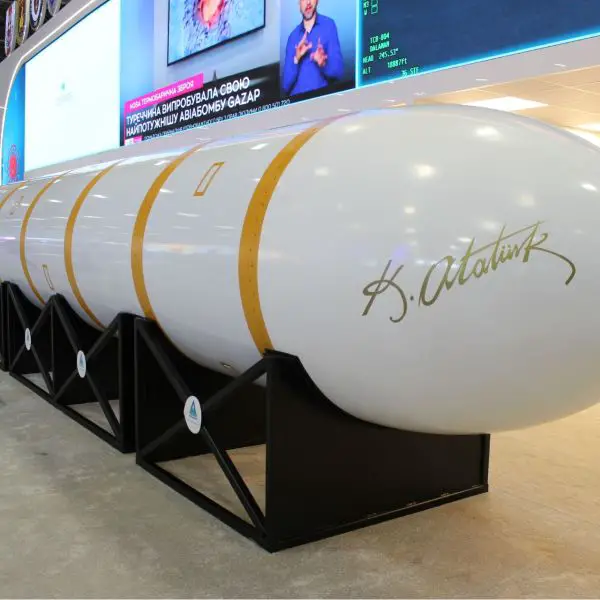 The missile is designed with an estimated range of around 6,000 kilometers, placing it at the boundary between intermediate-range and intercontinental ballistic missiles (Picture source: Army Recognition)