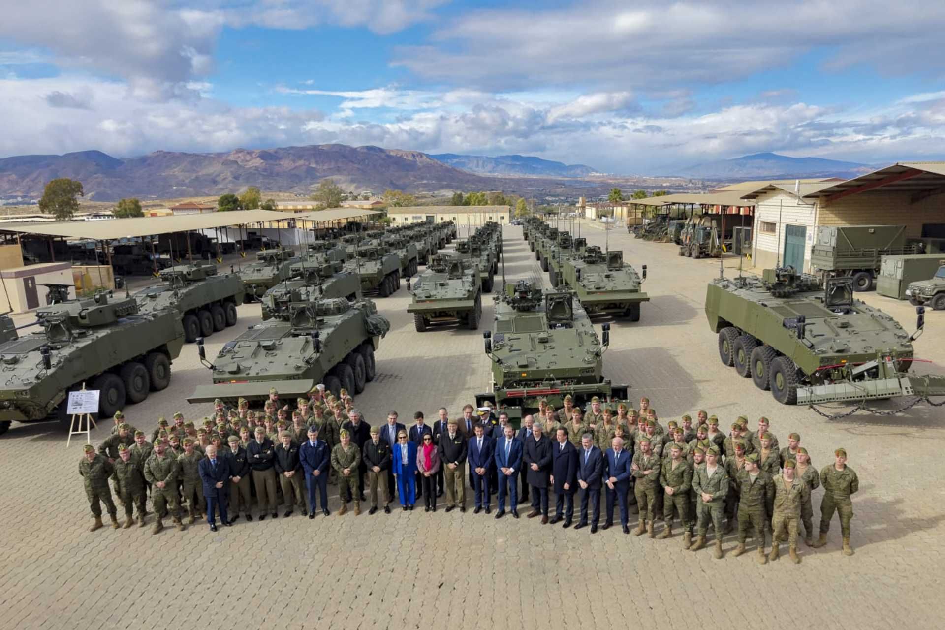 Among the 40 Dragóns delivered, 18 VCRs were fitted with Guardian 30 turrets, and 22 VCZs were equipped with Mini Samson remote stations and dozer blades or mine-clearing attachments, with some infantry vehicles also configured to carry Spike missile launchers. (Picture source: Spanish MoD)