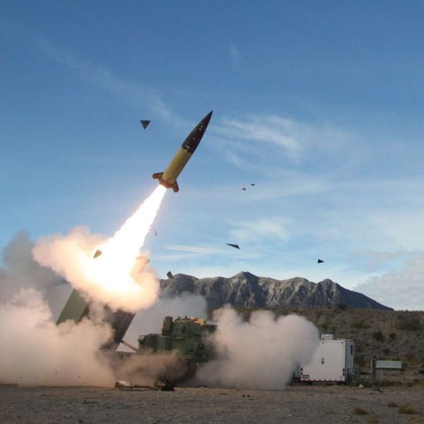 This photo shows a U.S. Army ATACMS tactical ballistic missile launch, used here for illustrative purposes to accompany coverage of the United Kingdom’s new Project Nightfall deep-strike missile initiative for Ukraine and does not depict the future UK system itself (Picture Source: Lockheed Martin)