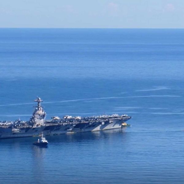 The USS Gerald R. Ford, the largest aircraft carrier in the U.S. Navy, departed a port near the Greek island of Crete on February 26 and is sailing toward Israel’s coastline, with arrival expected the following day.