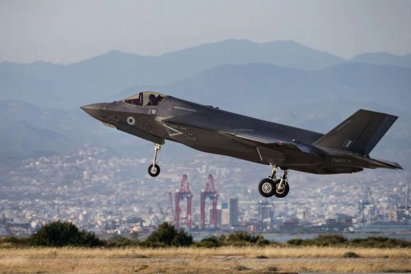 Six RAF F-35B Lightning stealth fighters have deployed from RAF Marham to RAF Akrotiri, Cyprus, reinforcing the UK’s Eastern Mediterranean air posture alongside Typhoon FGR4s as US-Iran tensions and nuclear talks raise the risk of rapid escalation (Picture source: UK Air Force).
