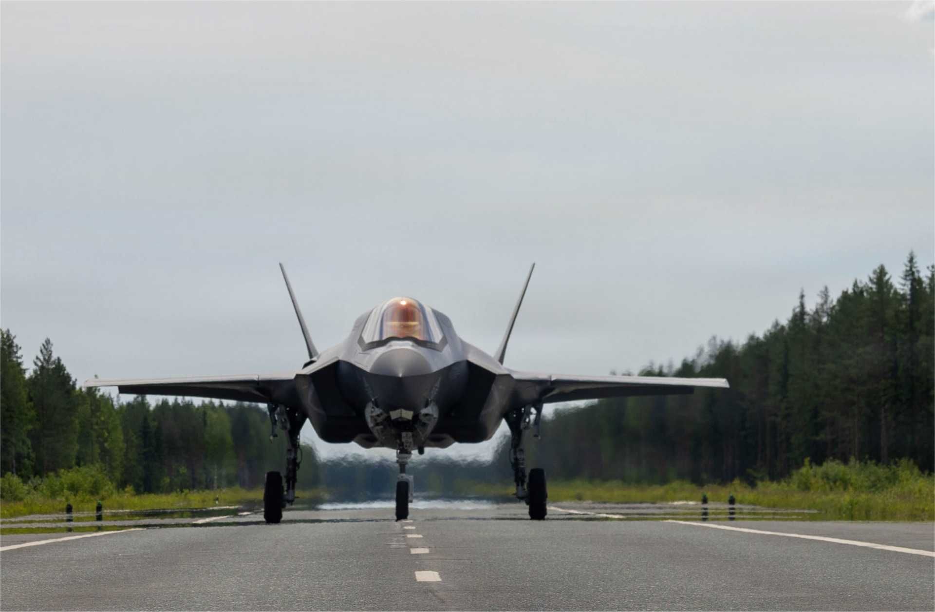 A U.S. Marine Corps F-35B Lightning II from VMFA-224 lands on a highway in Tervo, Finland, on June 9, 2026, during NATO Exercise Ramstein Flag 2026. The historic operation demonstrated NATO’s ability to conduct dispersed fifth-generation air operations from road bases, enhancing survivability and combat effectiveness in contested environments.