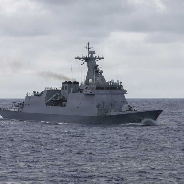 Philippine Navy’s Jose Rizal-class guided-missile frigate taking part in a multinational maritime exercise. Built by South Korea’s HD Hyundai Heavy Industries, the ship represents the Navy’s first modern surface combatant and sets the foundation for the newly ordered 3,200-ton frigates to be delivered by 2029 as part of the ongoing Philippine military modernization program.