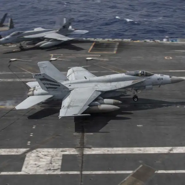 The F/A-18E/F is approximately 20 percent larger than the F/A-18 Hornet, with a fuselage stretched by 34 inches (86 cm) compared to the F/A-18C/D, and its wing area was increased by about 25 percent to accommodate more fuel and heavier payloads. (Picture source: U.S. Navy)