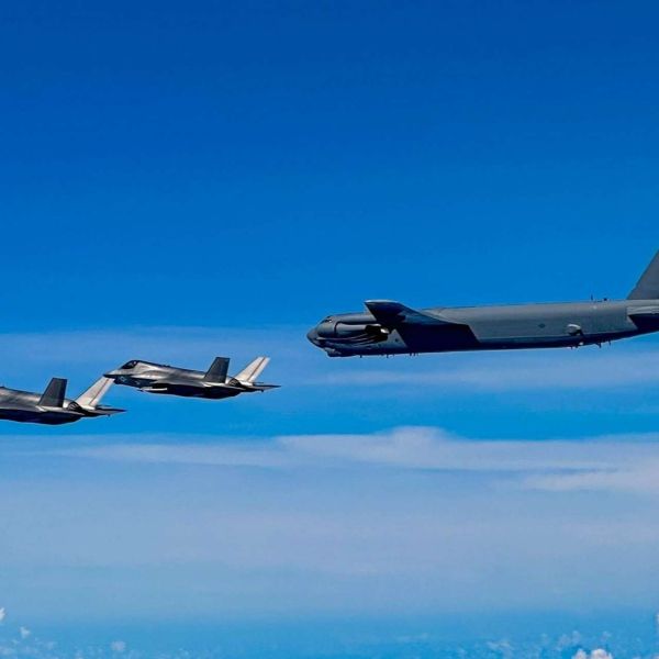 The 2nd Bomb Wing’s B-52Hs executed a long endurance profile while U.S. Marine Corps F-35Bs from VMFA-225 flew close escort with live air-to-air weapons (Picture source: U.S. Air Force)