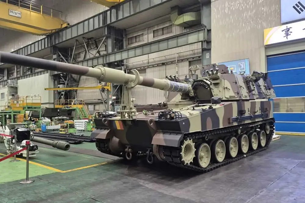 The first K9 Thunder 155 mm self-propelled howitzer for Romania has been completed in South Korea under a 2024 contract with Hanwha Aerospace that includes 54 howitzers and 36 K10 resupply vehicles. (Picture source: Romanian MoD)
