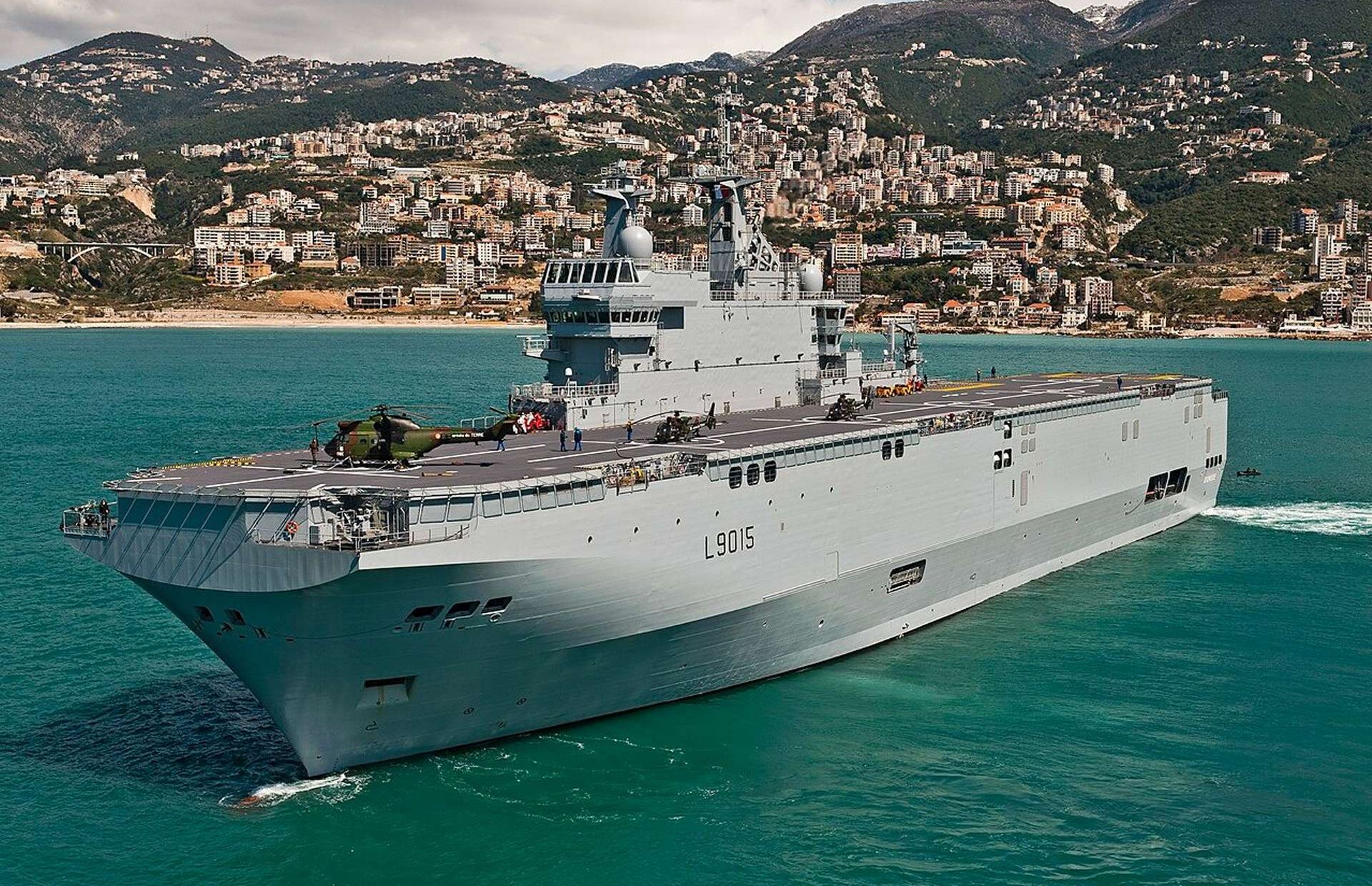 Dixmude is a Mistral-class amphibious assault ship, combining a six-spot flight deck and hangar for a mixed helicopter and drone air wing with a well deck for EDA landing craft, while also serving as a floating command post and hospital for expeditionary operations (Picture source: Marine Nationale).