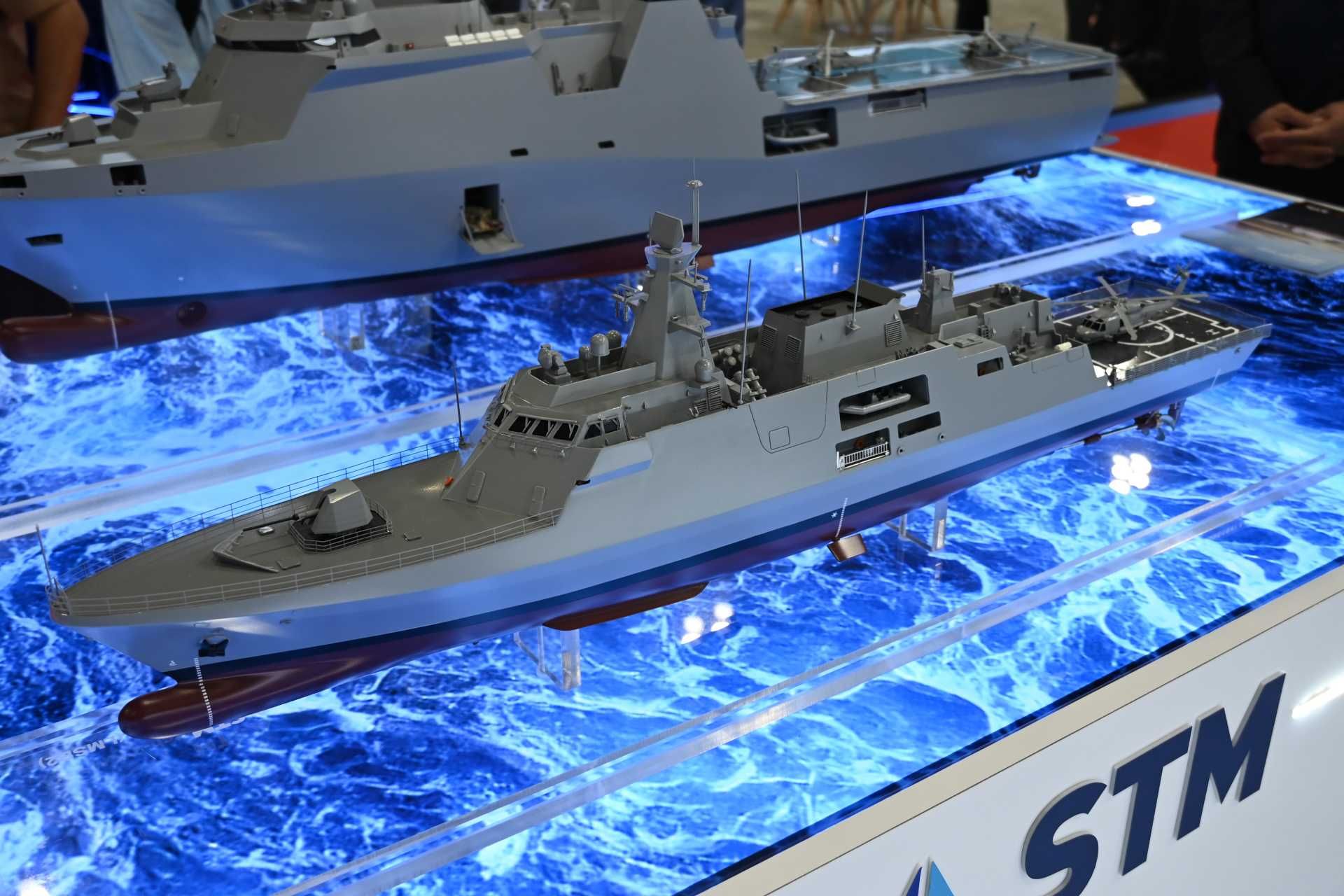 The LMSB1 ships were equipped mainly with a 30 mm gun and had no missile systems, limiting them to constabulary roles, while the LMS Batch 2 carries a 76 mm main gun, a 30 mm remote weapon station, eight anti-ship missiles, and a 16-cell vertical launch system. (Picture source: Army Recognition)