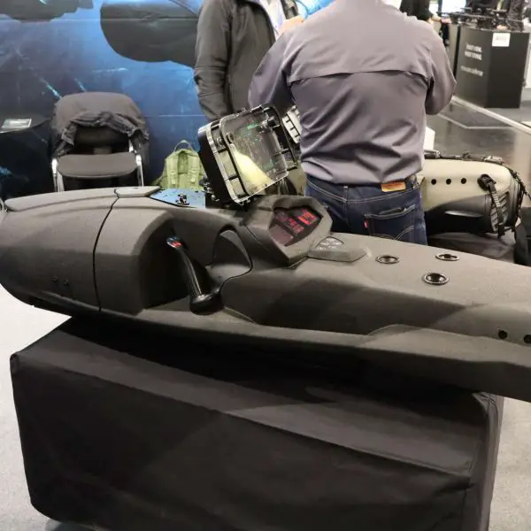 Rotinor’s Black Shadow is an 8 hp electric diver propulsion device designed for special operations, offering low-signature jet propulsion, integrated sonar navigation, speeds up to 12.5 km/h, a range of around 20 km, and a 60 m dive depth to extend covert maritime insertion, reconnaissance, and underwater assault capabilities (Picture source: Army Recognition Group).
