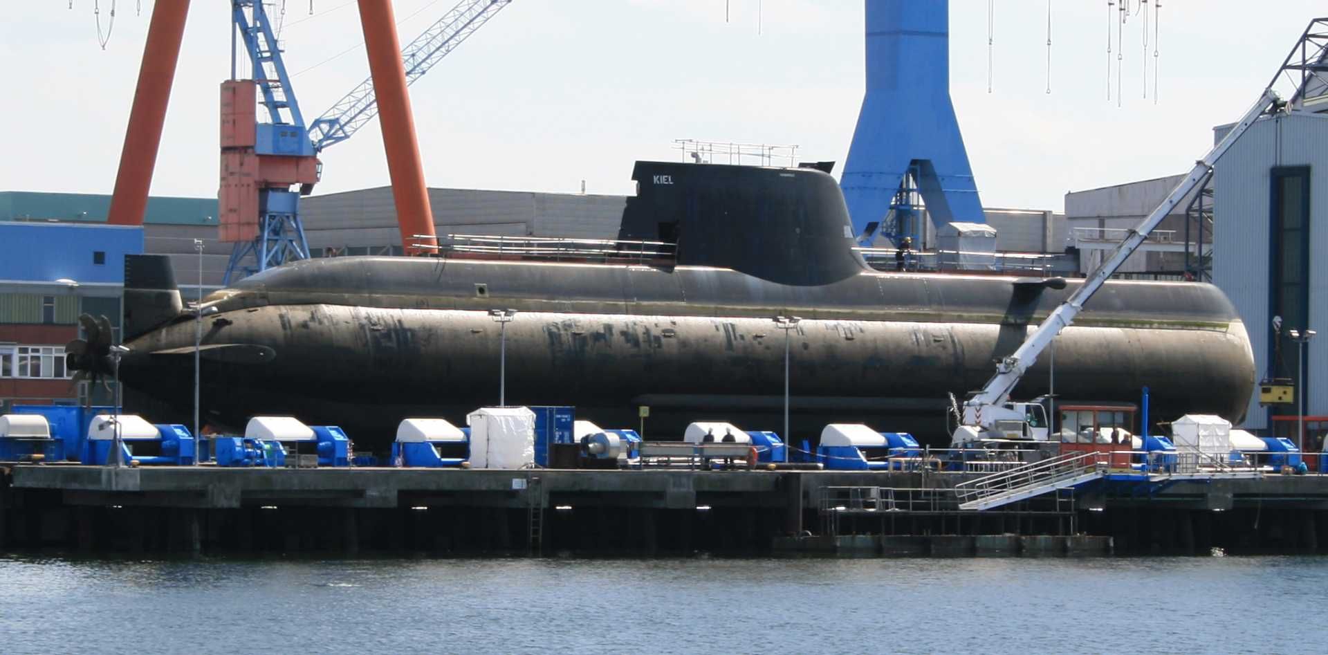 The Type 214 class is the submarine most consistently linked by media to the current phase of the P-75(I), a program valued at roughly $8.3 billion, aligning closely with the value discussed in the current India-Germany talks. (Picture source: Wikimedia/GDK)