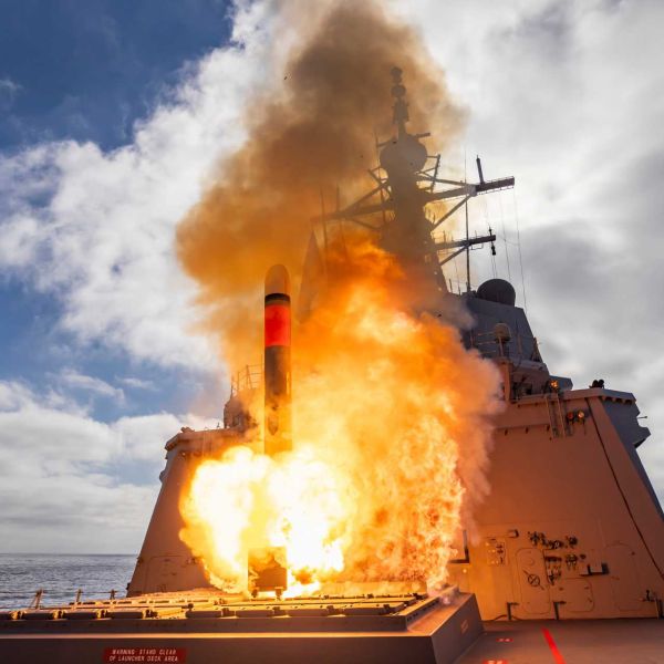 Germany’s request centers on the acquisition of three Typhon Mid-Range Capability launch systems and up to 400 Tomahawk Block V cruise missiles, while a parallel option focuses on integrating Tomahawk missiles aboard three frigate classes. (Picture source: Australian Navy)