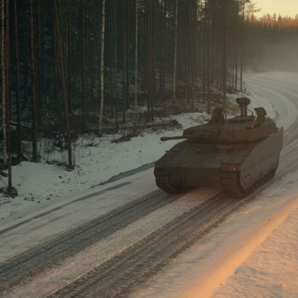 The Slovak configuration is centred on the CV9035 MkIV, a variant armed with a 35 mm Bushmaster III automatic cannon, paired with a modern fire-control system and a digital vehicle architecture designed for sensor and weapon integration (Picture source: BAE Systems Hägglunds)