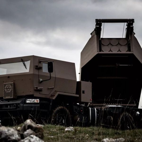 Foudre on a Renault Kerax 6×6 with CTIS and an armored CBR cab is airliftable intact, uses silent watch power, and fires 1 to 6 round pods from 75 km rockets to 1,000 plus km cruise missiles.