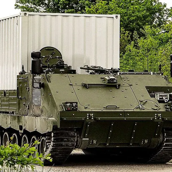 Skyranger 30’s armament pairs a 30 mm x 173 revolver cannon firing programmable airburst rounds with an integrated sensor suite (including tracking radar) to rapidly detect, track, and engage drones and low-flying threats, providing mobile, short-range air defense for maneuver forces out to about 5 km (Picture source: FFG).