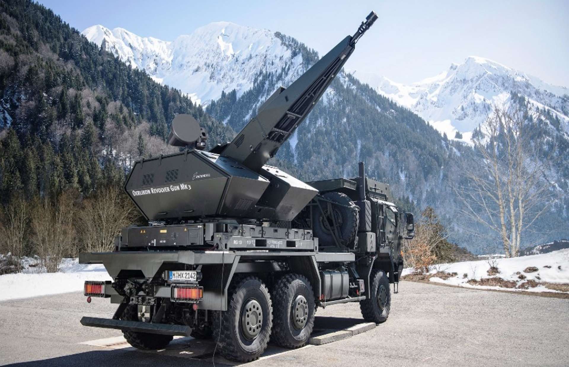 Rheinmetall’s Skynex uses 35 mm Revolver Gun Mk3 cannons with AHEAD airburst rounds to create a dense tungsten cloud that destroys drones and cruise missiles within a 4 km radius (Picture source: Rheinmetall). 